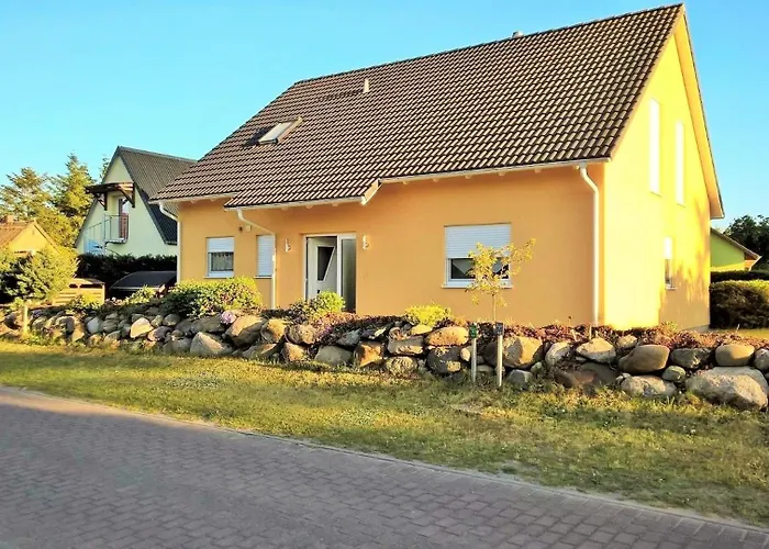 Vineta Undine Am Nationalpark Vorpommersche Boddenlandschaft An Der Ostsee Fuhlendorf
